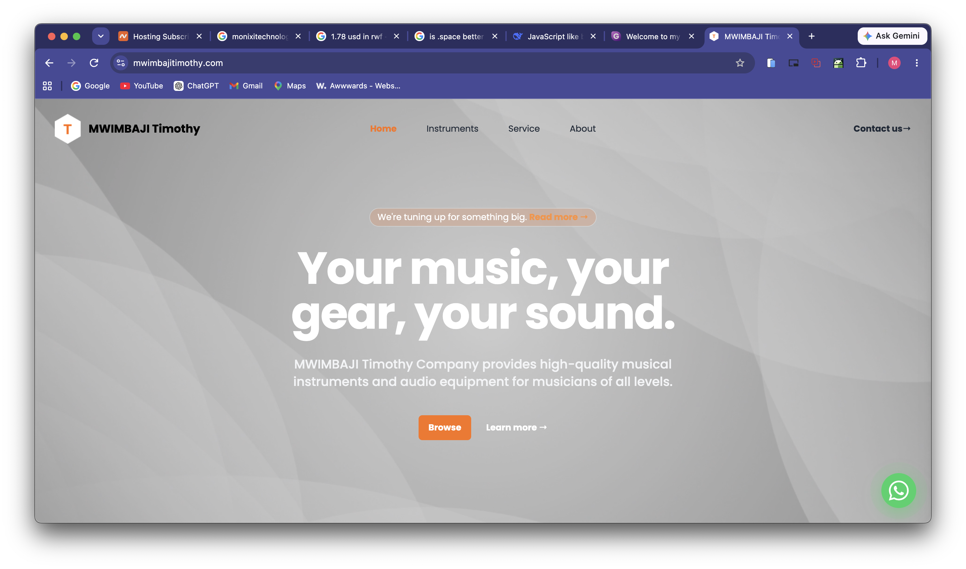 Rhythm & Tone music instruments store showcase